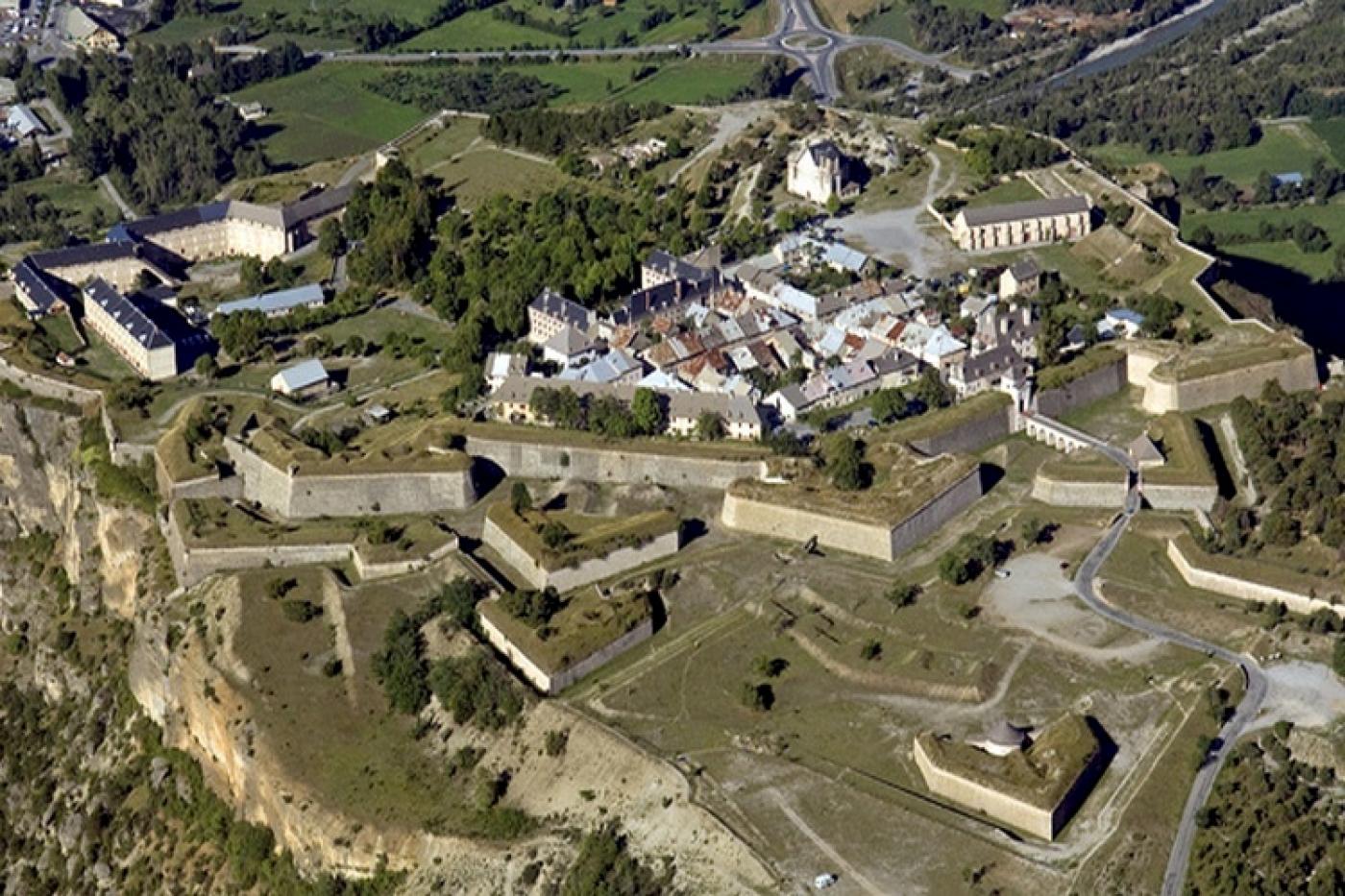 place forte de montdauphin