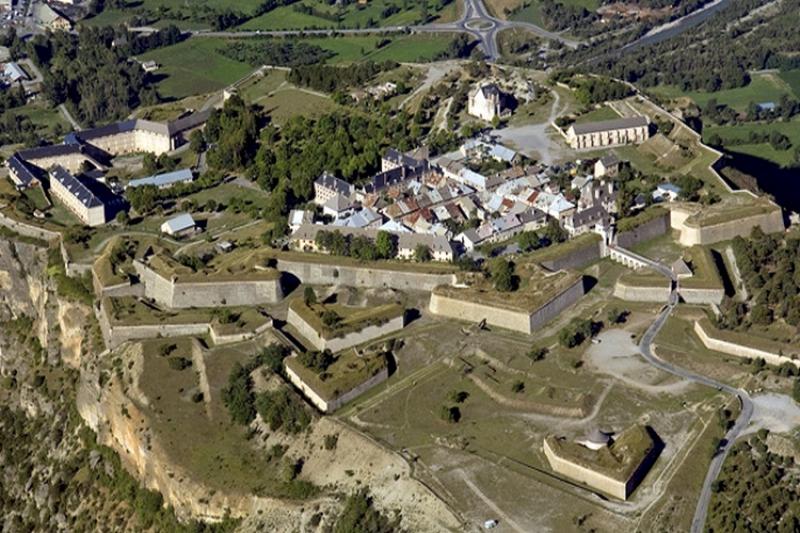 place forte de montdauphin